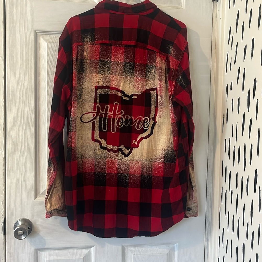 Ohio state bleached flannel. Uniquely made.Size Large.